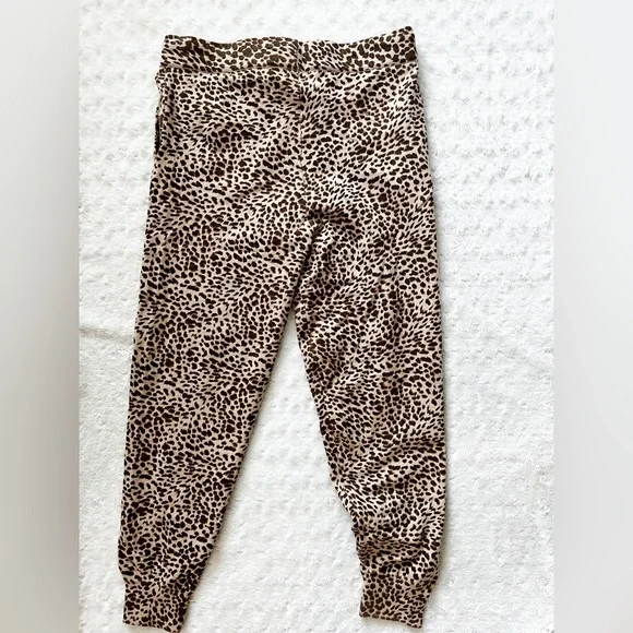 NWT- MONROW Leopard Jogger Sweatpants Cashmere Blend - Picture 4 of 12